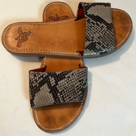 Freebird by Steven Golden Sz 8 Snakeskin Slide Sandals - Picture 7 of 10